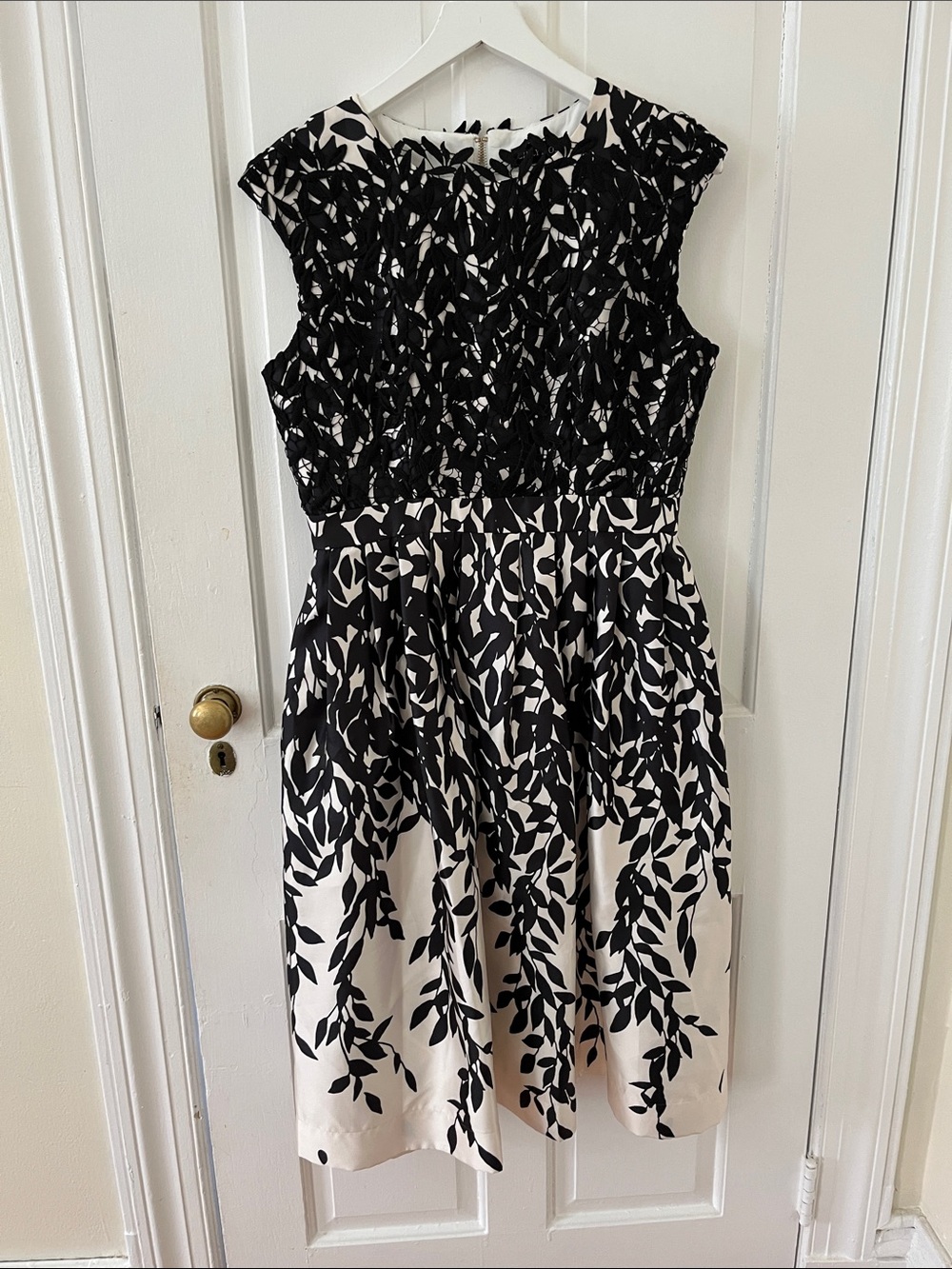 Lilly Moss Sleeveless Black & White Lace Top with Leaf-Print Bottom Midi Dress
